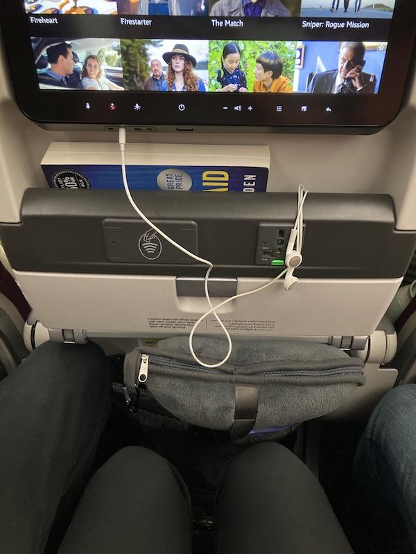 How to survive a long flight: keep your space tidy with limited space